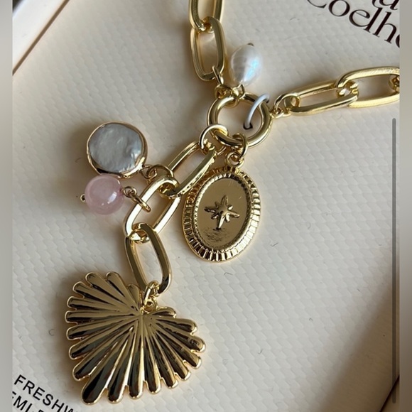 NWT ⚜️💛⚜️ Camila Coelho Gorgeous Golden Tone Charm Necklace - Picture 3 of 3